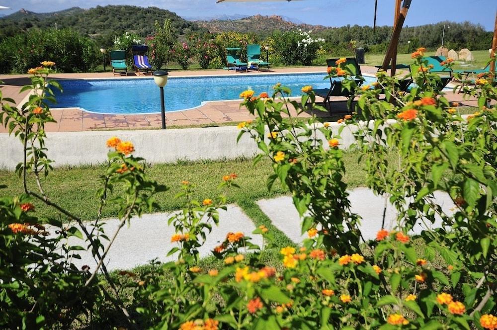 Hotel Baia Cea 바리사르도 외부 사진